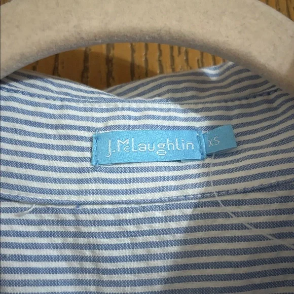 J. McLaughlin women long sleeve Seersucker Stripe Button Front Blouse Blue XS - Picture 2 of 4